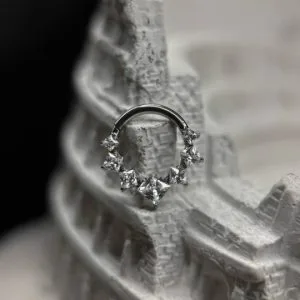 Кольцо-кликер с кристаллами Swarovski темный титан дорожка