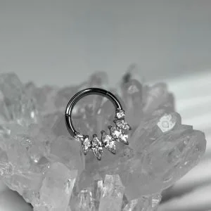 Кольцо-кликер с кристаллами Swarovski маркизы веером