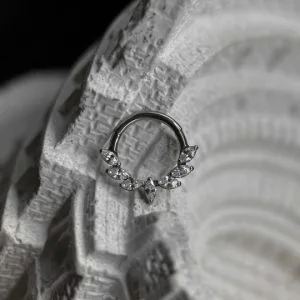 Кольцо-кликер с кристаллами Swarovski широкое дорожка