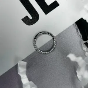 Кольцо-кликер с кристаллами Swarovski дорожка глухая оправа