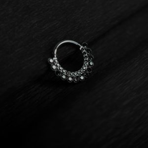 Кольцо-кликер с чёрными кристаллами Swarovski