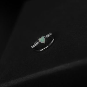 Двойное кольцо-кликер с кристаллами Swarovski и опаловым камнем