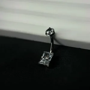 Украшение в пупок с кристаллами Swarovski зеленая капля