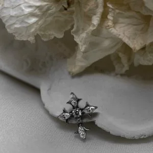 Накрутка с кристаллами Swarovski цветок с лепестками