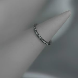 Титановое кольцо-кликер с кристаллами Swarovski