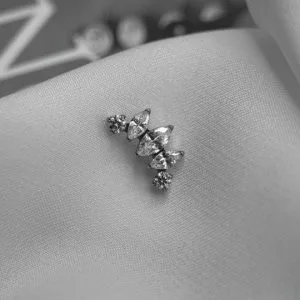 Топ с кристаллами Swarovski цветок крупный розетка