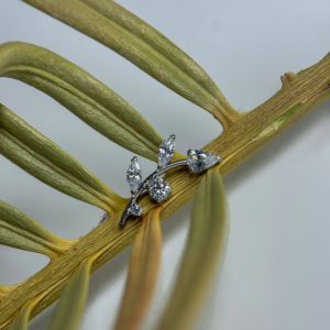 Накрутка Leaflet с кристаллами Swarovski веточка пять кристаллов