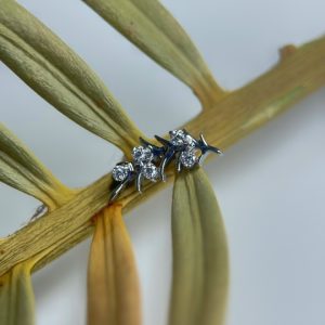 Накрутка Leaflet с кристаллами Swarovski веточка три кристалла