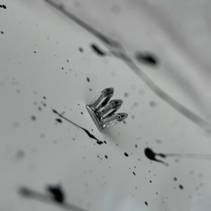 Накрутка с кристаллами Swarovski темное сердце