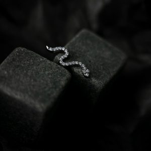 Накрутка Snake из титана s-образный широкий изгиб